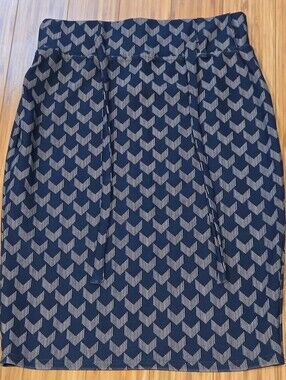 Classic Concepts Women's Navy Patterned Pencil Skirt